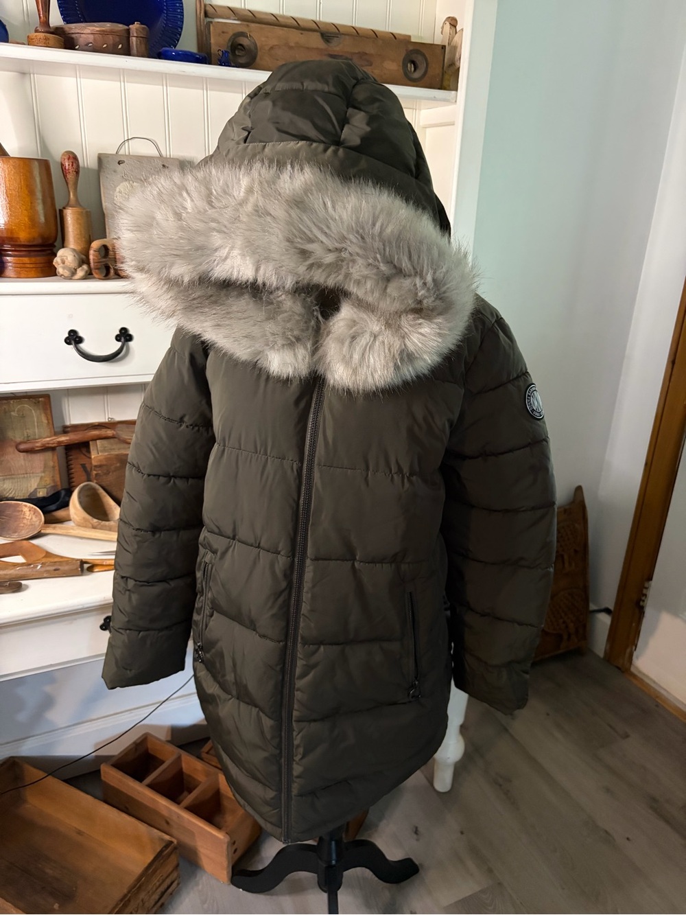 DKNY Women’s Olive Quilted Puffer Coat with Faux Fur Trim Hood